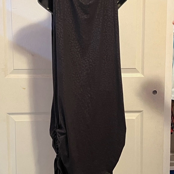 Black Sheath Mini Dress with Crew Neck - Picture 3 of 6